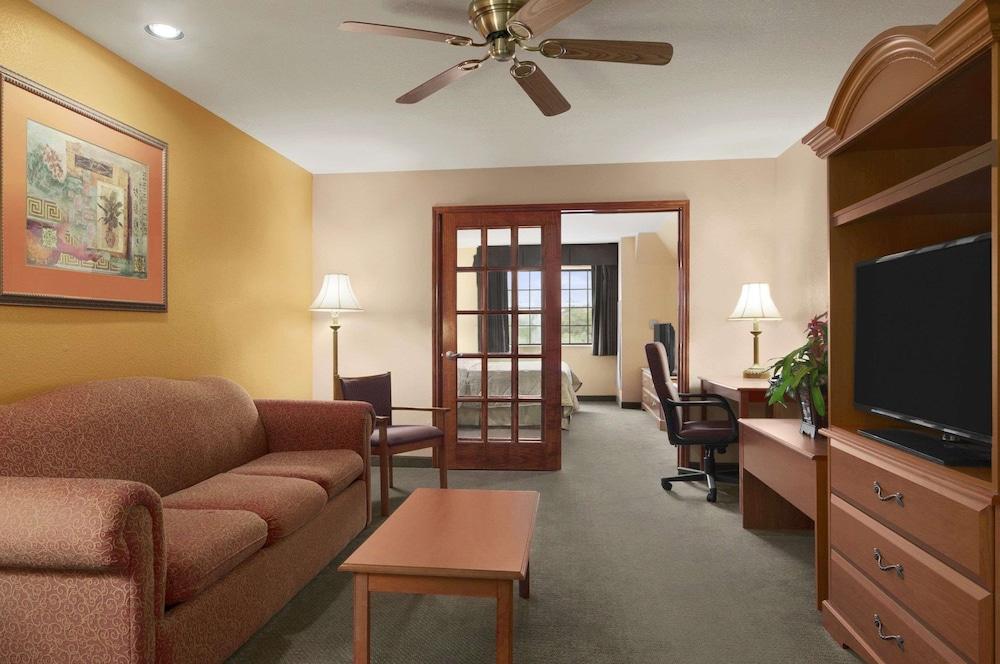Days Inn & Suites By Wyndham San Antonio North/Stone Oak Exterior foto